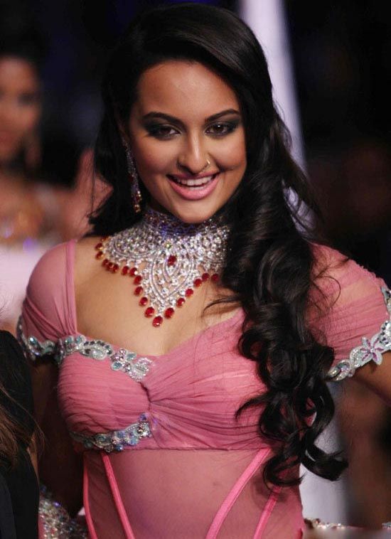 Half Nude Sonakshi Sinha Photos You Must See