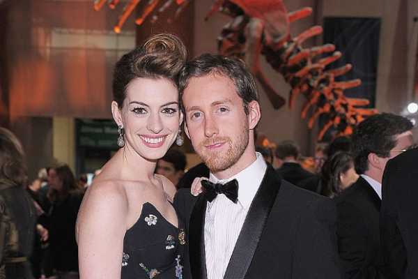 Anne Hathaway and Adam Shulman celebrities who married their fans