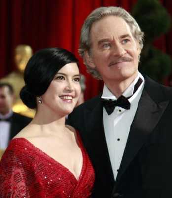 Phoebe Cates, wife of Kevin Kline Famous Women Who Married Much Older Men