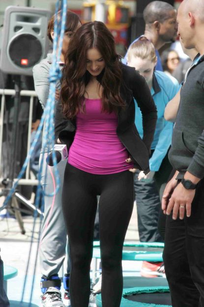 Megan Fox Hot Celebrity pics in Yoga Pants