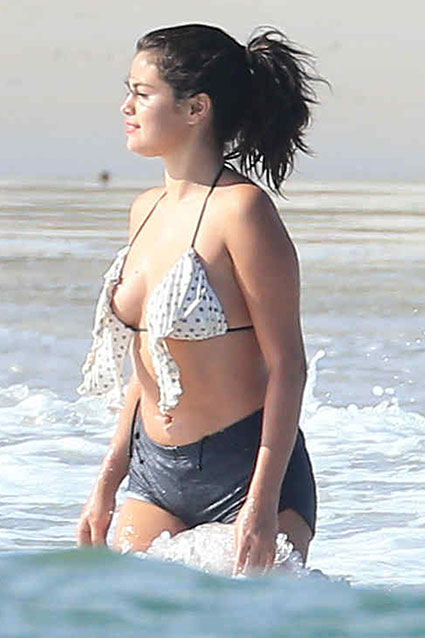 Selena Gomez Hot Pics