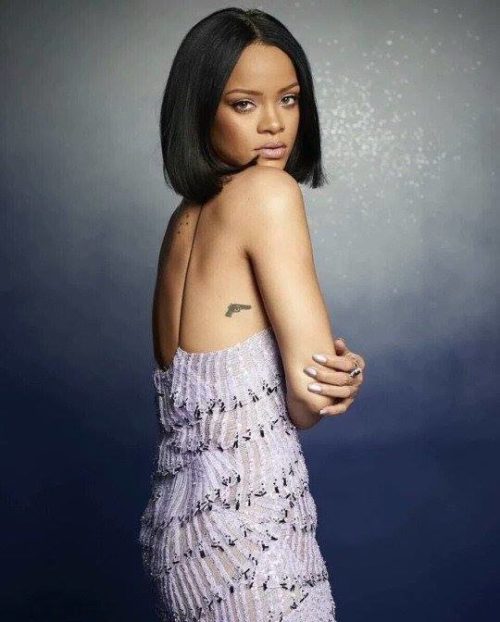 Rihanna Attire Hot & Sexy Photo (9)