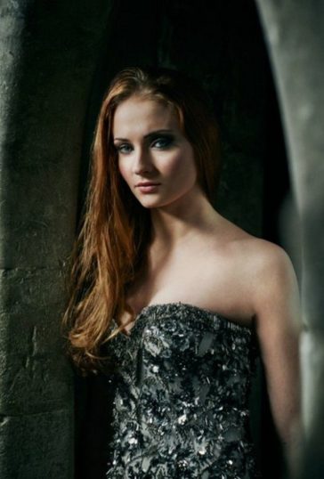 30 Mind-blowing Sophie Turner Photos which is hot and best!