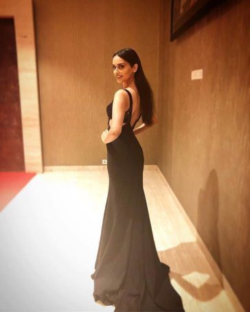 Manushi Chhillar gorgeous and hot photos Half nude pics