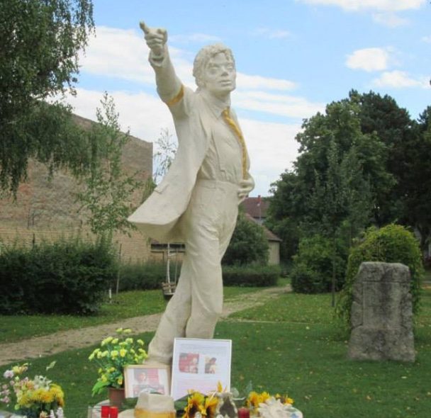 The 10 Amazing Statues of Michael Jackson Around the world